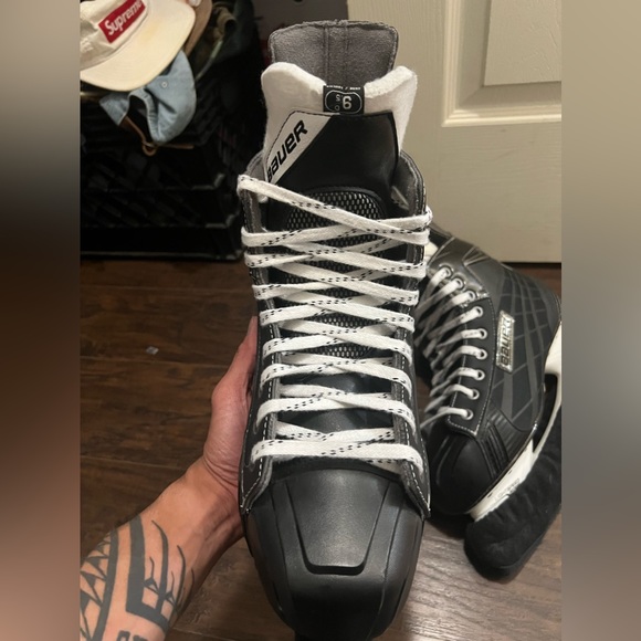 COPY - COPY - Bauer Nexus 5000 Hockey Skates w/ blade covers - Picture 3 of 9